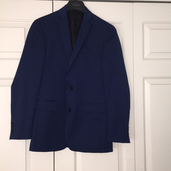 Men’s navy suit
